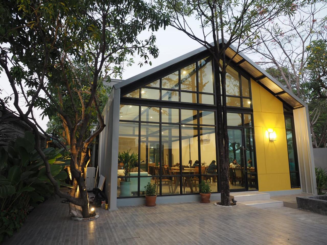 Warila Hotel Samut Prakan Exterior photo