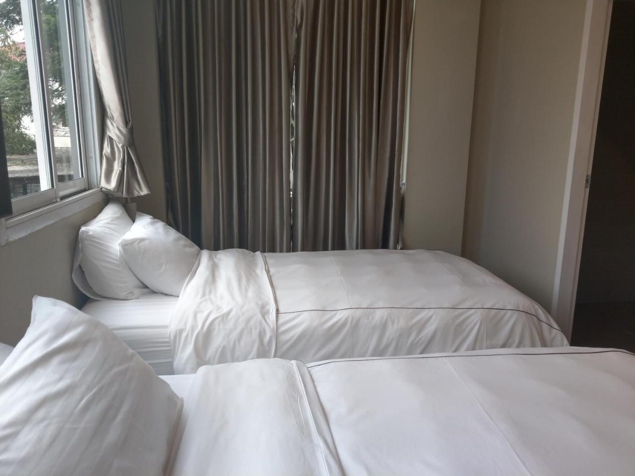 Warila Hotel Samut Prakan Exterior photo