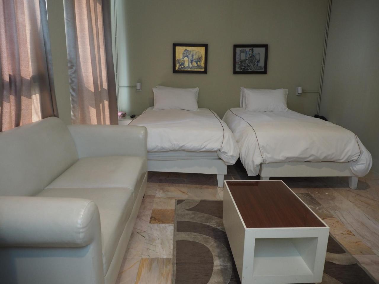 Warila Hotel Samut Prakan Exterior photo